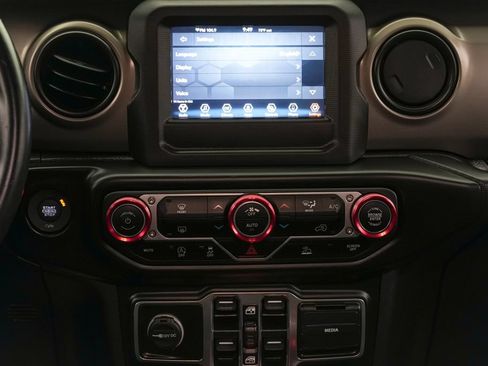 Used 2021 Jeep Gladiator Sport AWD/4WD image 17