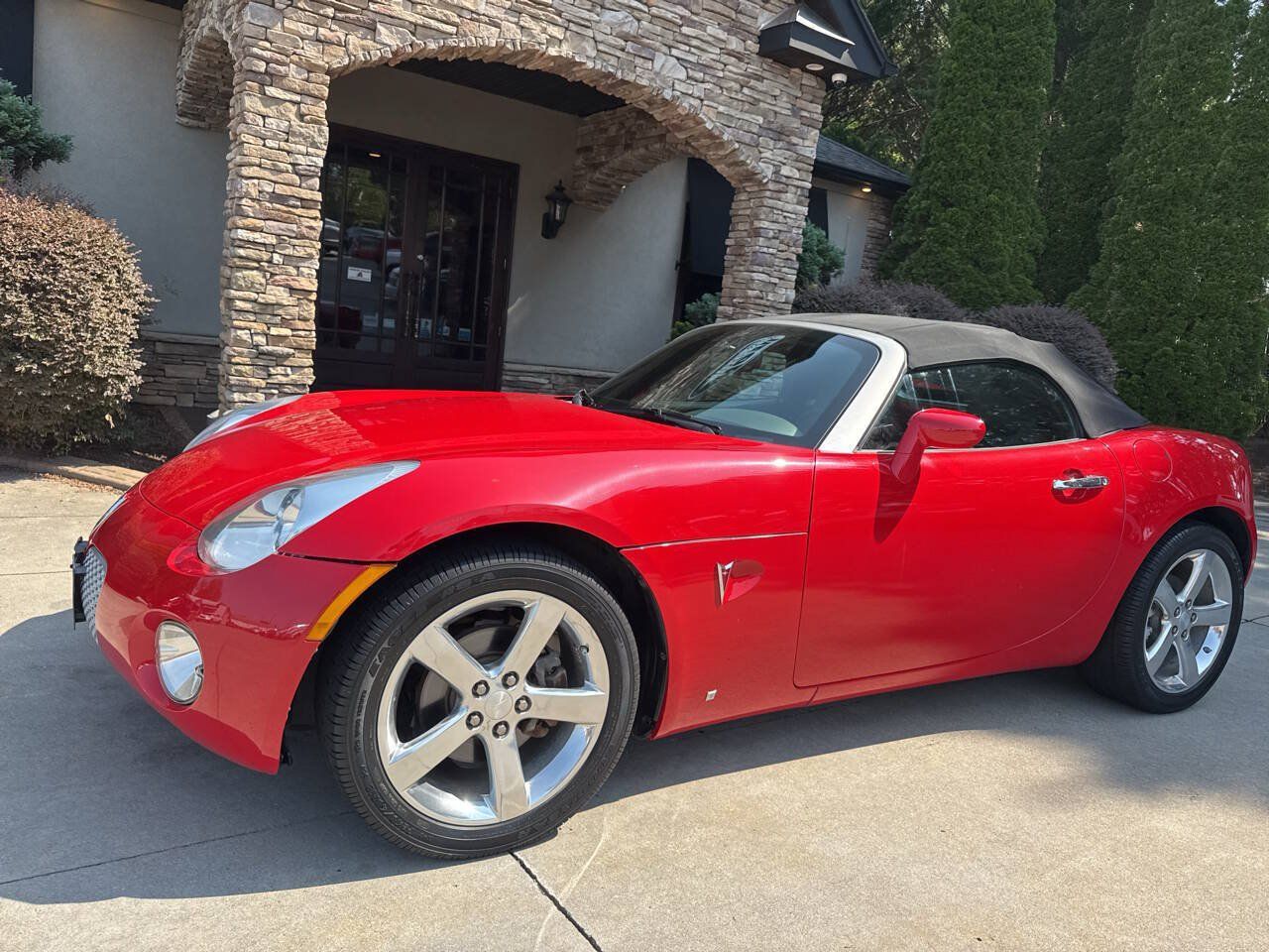 Used 2008 Pontiac Solstice Convertible w/ Preferred Package RWD image 2