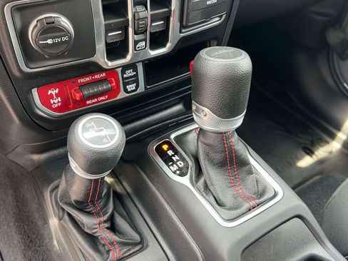 Used 2021 Jeep Gladiator Rubicon w/ LED Lighting Group AWD/4WD image 10