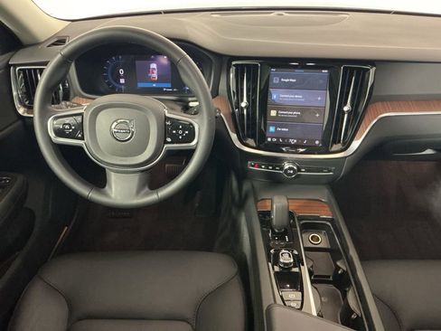 Used 2024 Volvo V60 B5 Cross Country Plus image 17