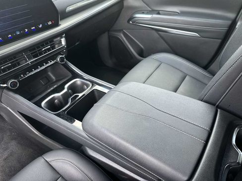 Certified 2025 Chevrolet Traverse LT FWD image 21