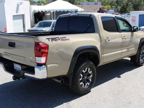 Used 2018 Toyota Tacoma TRD Off-Road RWD image 4