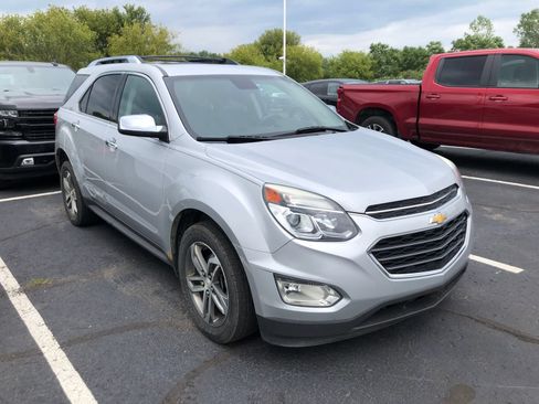 Used 2017 Chevrolet Equinox Premier w/ Enhanced Convenience Package AWD/4WD image 3