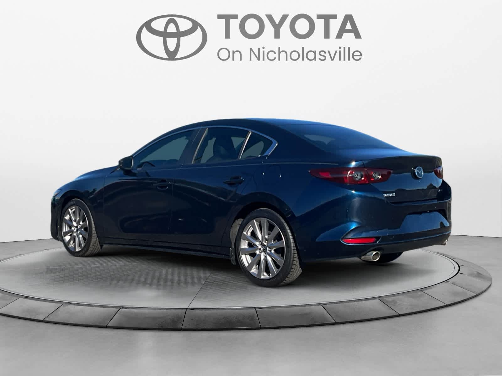 Used 2020 MAZDA MAZDA3 Sedan w/ Select Package FWD image 3