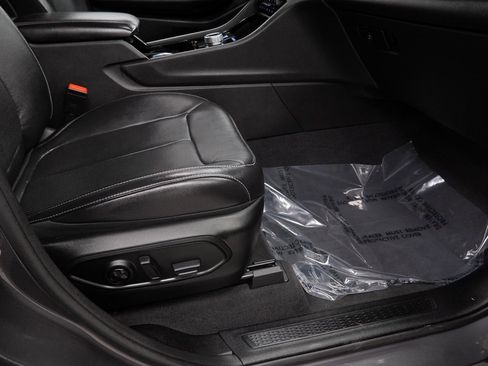 Certified 2022 Jeep Grand Cherokee Limited w/ Luxury Tech Group II image 49