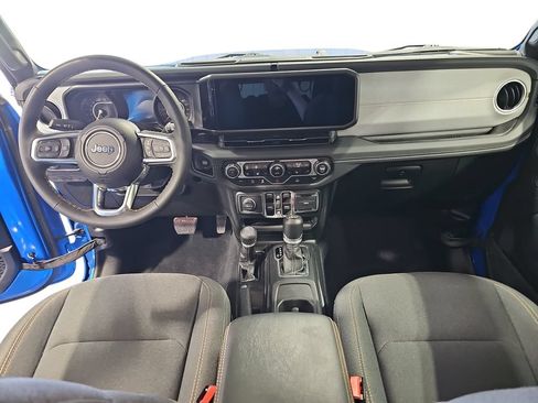 Used 2024 Jeep Wrangler Unlimited Sahara w/ Technology Group AWD/4WD image 9