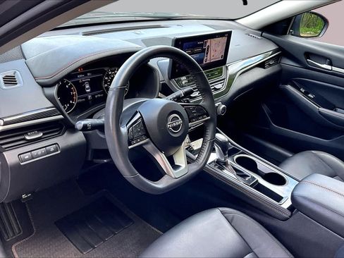 Used 2024 Nissan Altima 2.5 SR w/ SR Premium Package FWD image 17