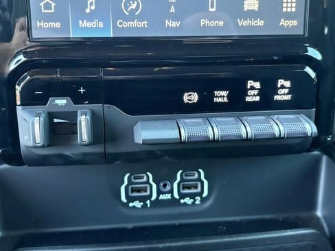 Used 2024 RAM 3500 Laramie w/ Night Edition AWD/4WD image 27