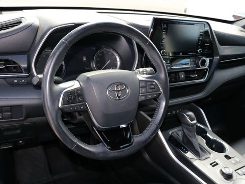 Used 2021 Toyota Highlander XSE image 23