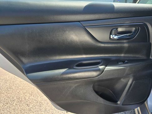 Used 2016 Nissan Altima 2.5 S w/ Power Driver Seat Package FWD image 11