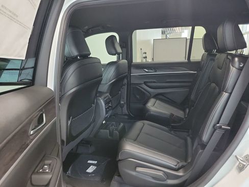 New 2025 Jeep Grand Cherokee L Limited image 10