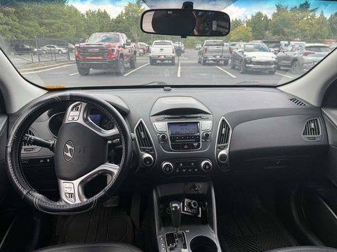 Used 2011 Hyundai Tucson GLS FWD image 9