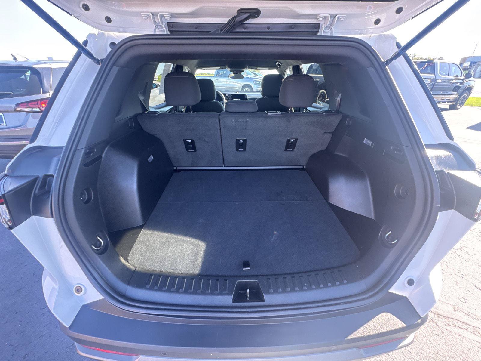 Used 2026 Chevrolet Equinox LT FWD image 11