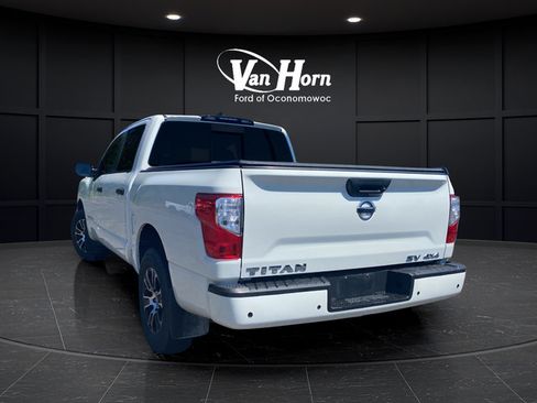 Used 2022 Nissan Titan SV AWD/4WD image 5