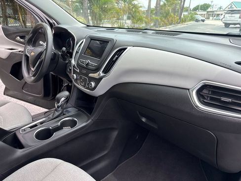 Used 2022 Chevrolet Equinox LS w/ LS Convenience Package FWD image 17
