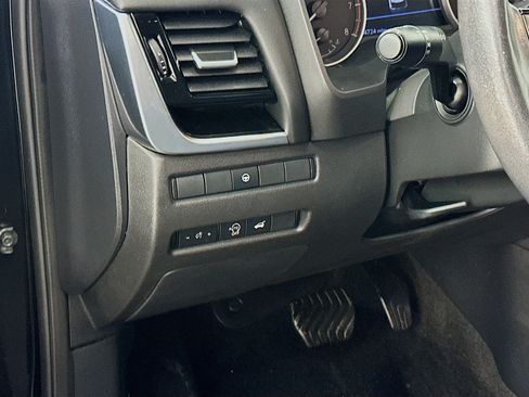 Used 2023 Nissan Rogue SL AWD/4WD image 17