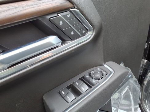 New 2026 GMC Sierra 1500 SLT image 14