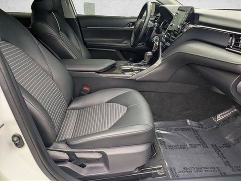 Used 2022 Toyota Camry SE image 19