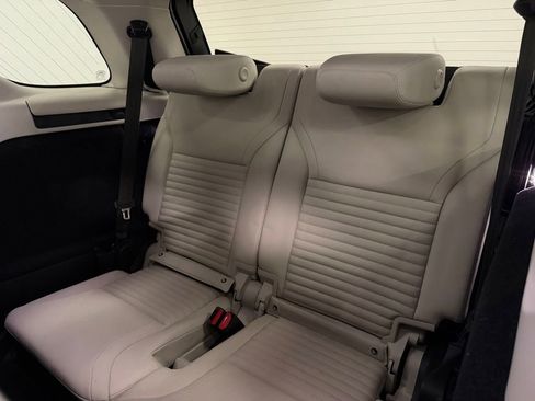 Used 2023 Land Rover Discovery S AWD/4WD image 25