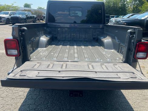 Used 2023 Jeep Gladiator Sport AWD/4WD image 11