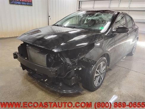 Used 2023 Kia Forte LXS image 1