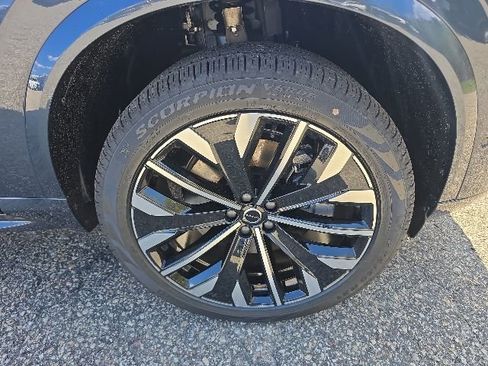 New 2026 Volvo XC90 T8 Ultra w/ Protection Package Premier AWD/4WD image 9