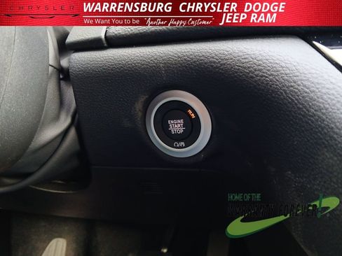 New 2026 Chrysler Pacifica Select image 26