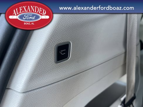 Used 2024 Chrysler Pacifica Touring-L image 20