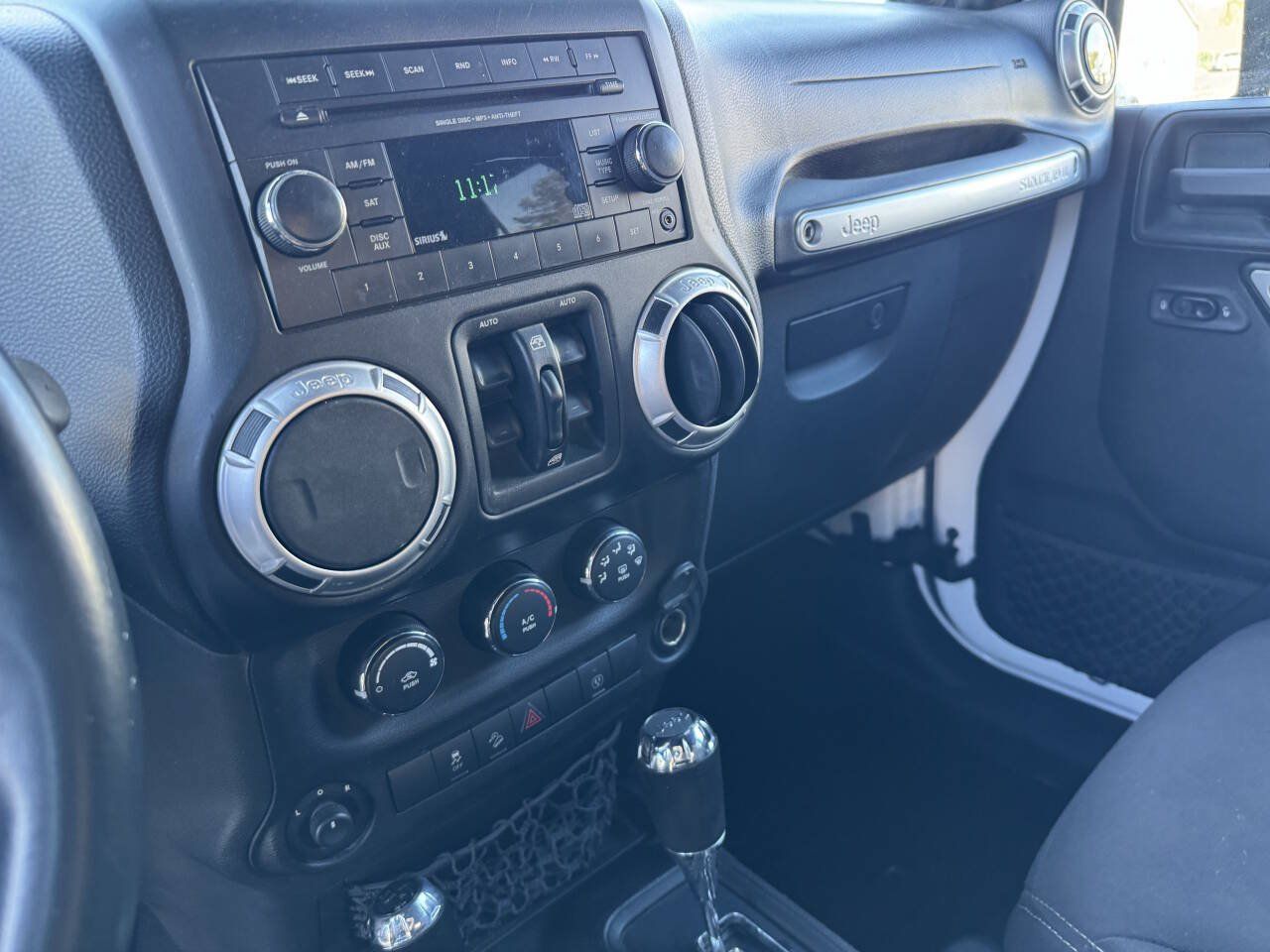 Used 2013 Jeep Wrangler Unlimited Rubicon AWD/4WD image 12