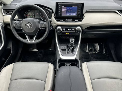 Used 2019 Toyota RAV4 XLE Premium image 3