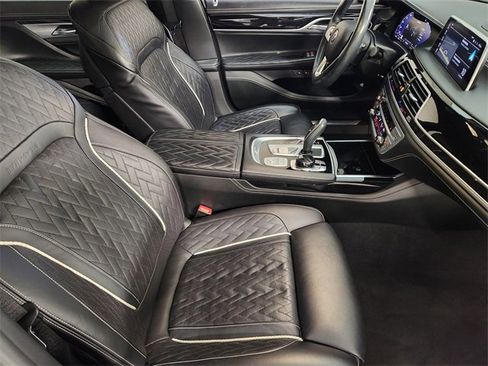 Used 2022 BMW ALPINA B7 xDrive w/ Luxury Rear Seating Package image 3