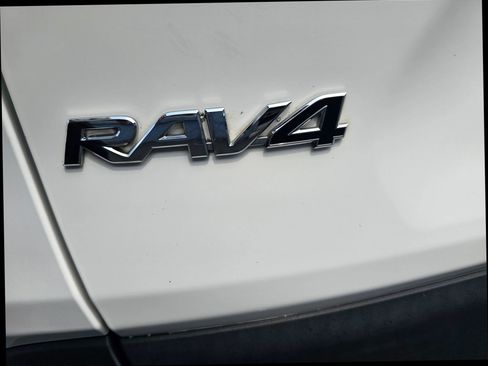 Used 2022 Toyota RAV4 XLE w/ XLE Grade Weather Package AWD/4WD image 31