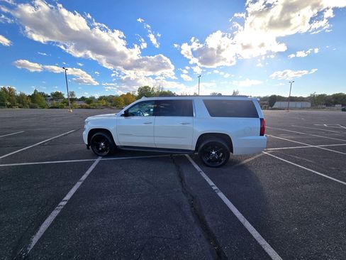 Used 2015 Chevrolet Suburban LT image 6