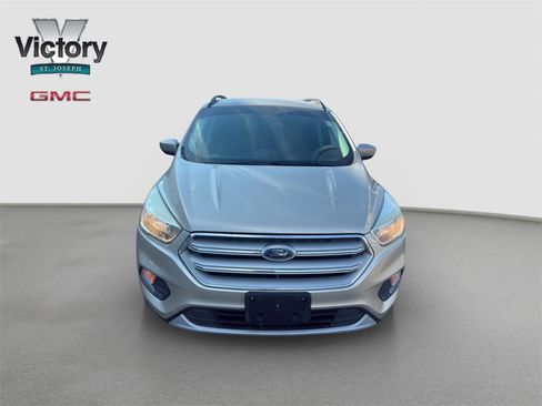 Used 2018 Ford Escape SE image 2