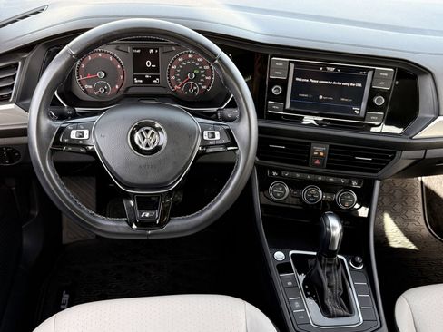 Used 2020 Volkswagen Jetta R-Line image 11