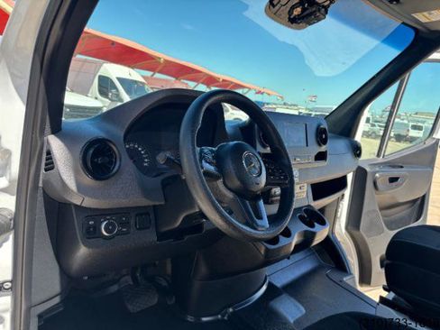 Used 2020 Mercedes-Benz Sprinter 2500 image 17