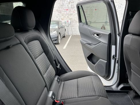 Used 2025 Chevrolet Equinox LT FWD image 37