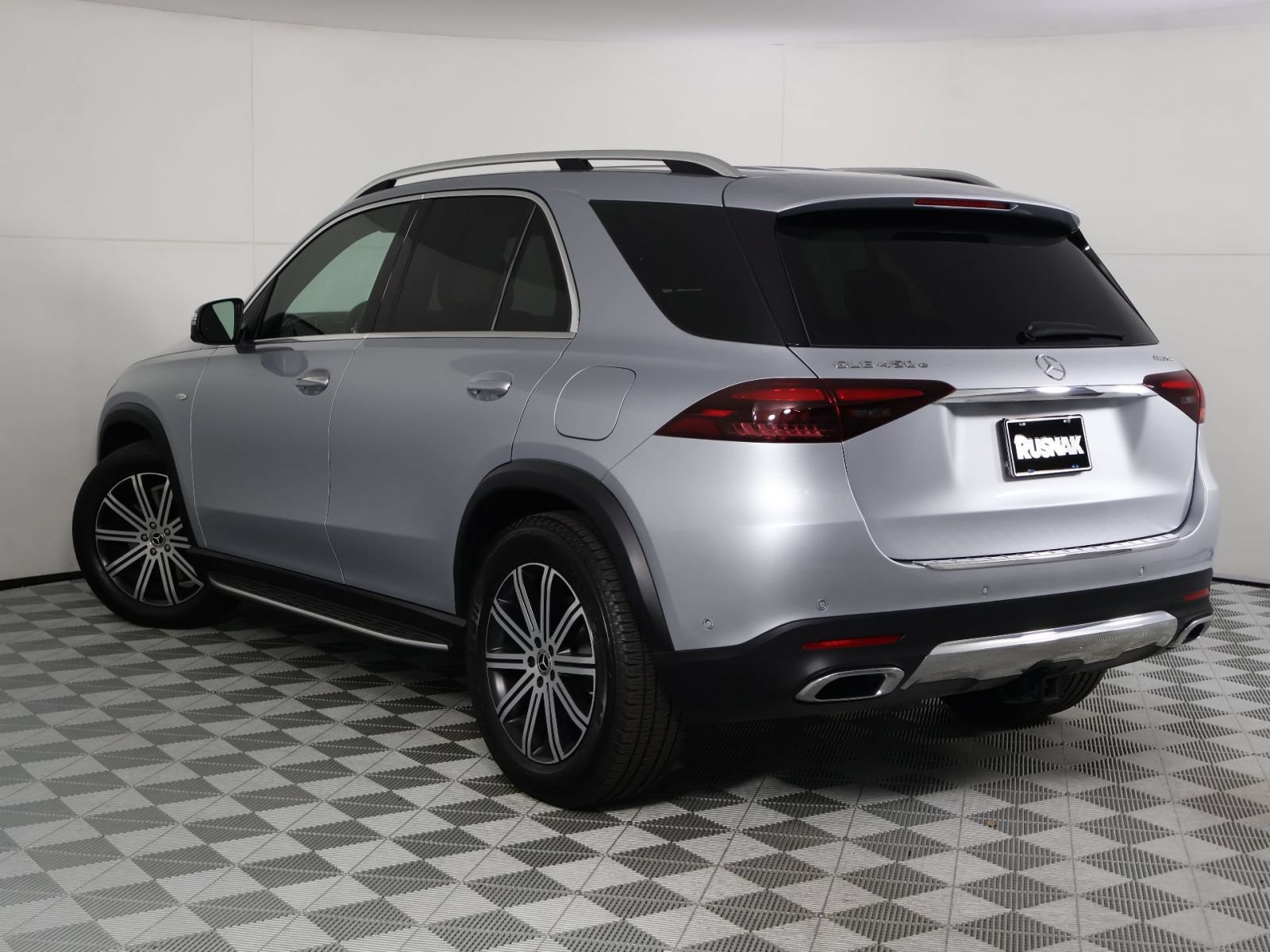 Used 2025 Mercedes-Benz GLE 450e 4MATIC image 2