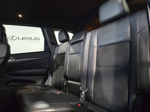 Used 2018 Jeep Grand Cherokee Altitude image 27