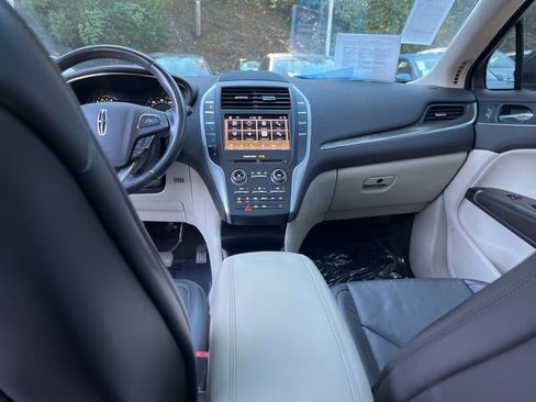 Used 2019 Lincoln MKC Reserve image 16