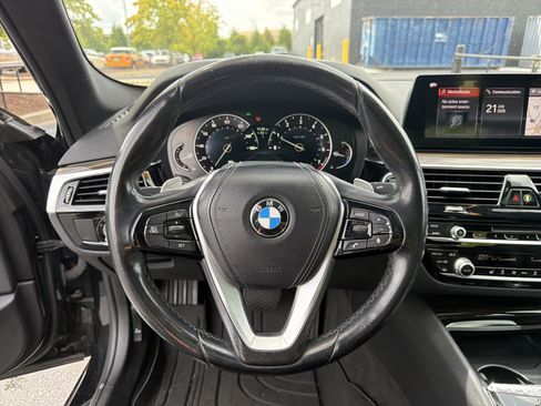 Used 2019 BMW 530i w/ Premium Package RWD image 18