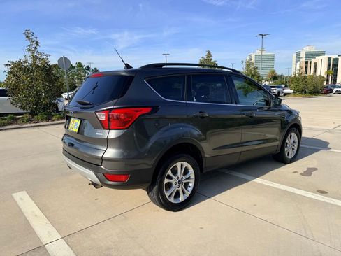 Used 2019 Ford Escape SEL image 3