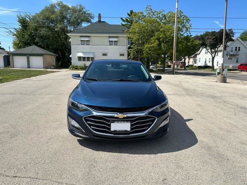 Used 2019 Chevrolet Malibu LT w/ Driver Confidence Package II FWD image 2