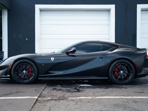 Used 2019 Ferrari 812 Superfast RWD image 7