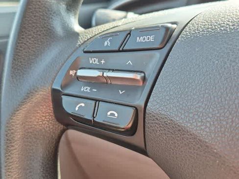 Used 2020 Hyundai Elantra SEL FWD image 23