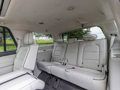 Used 2019 Lincoln Navigator Black Label AWD/4WD image 16