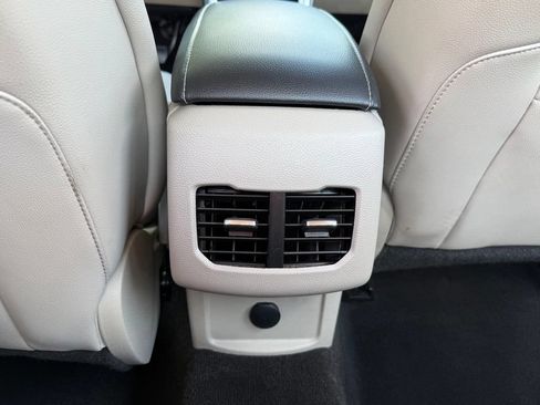 Used 2019 Ford Fusion SEL FWD image 17