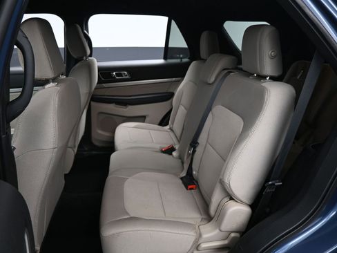 Used 2018 Ford Explorer XLT AWD/4WD image 11