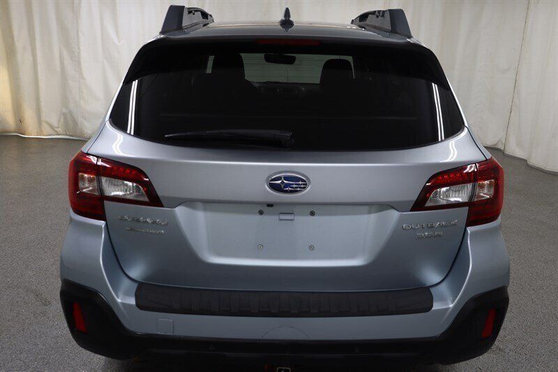 Used 2017 Subaru Outback 3.6R Limited AWD/4WD image 6