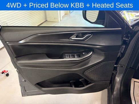 Used 2023 Jeep Grand Cherokee Laredo AWD/4WD image 9